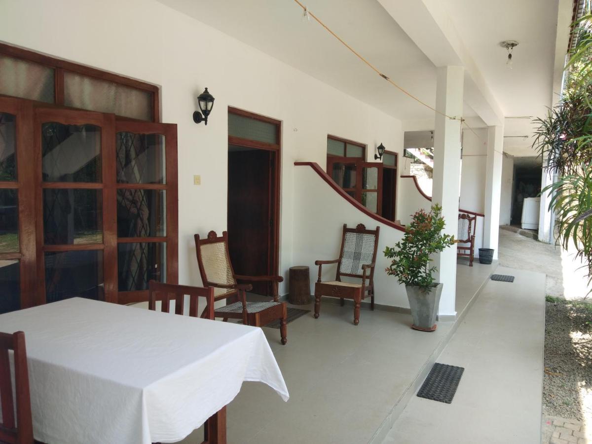Hotel Rock House à Unawatuna Extérieur photo