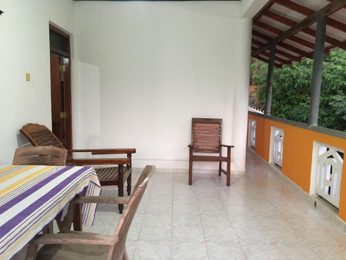 Hotel Rock House à Unawatuna Extérieur photo