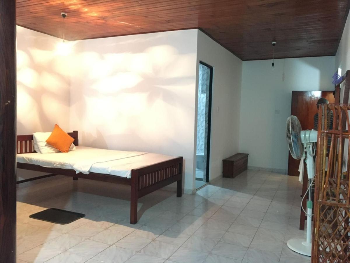 Hotel Rock House à Unawatuna Extérieur photo
