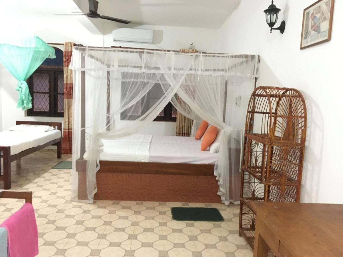 Hotel Rock House à Unawatuna Extérieur photo