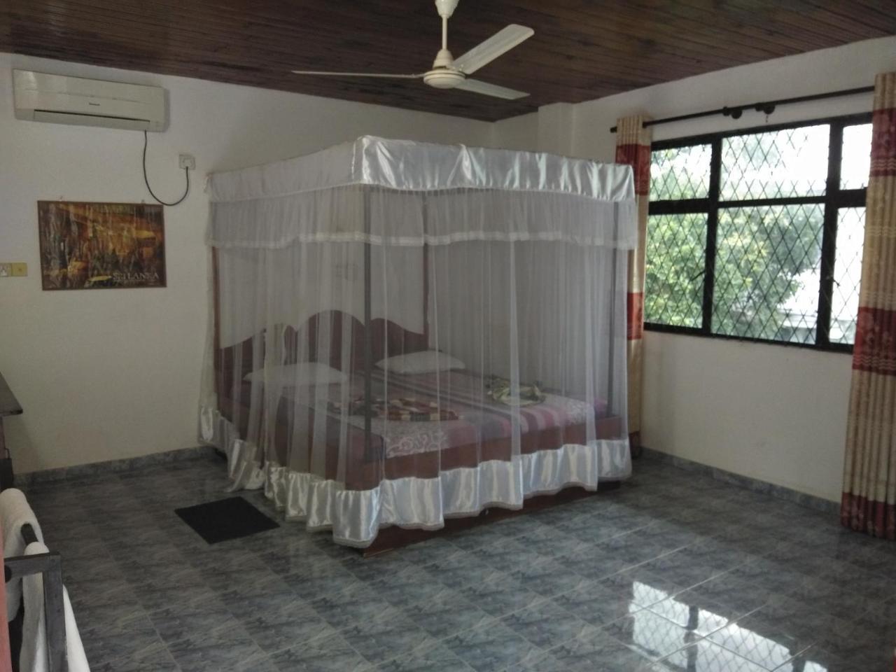 Hotel Rock House à Unawatuna Extérieur photo
