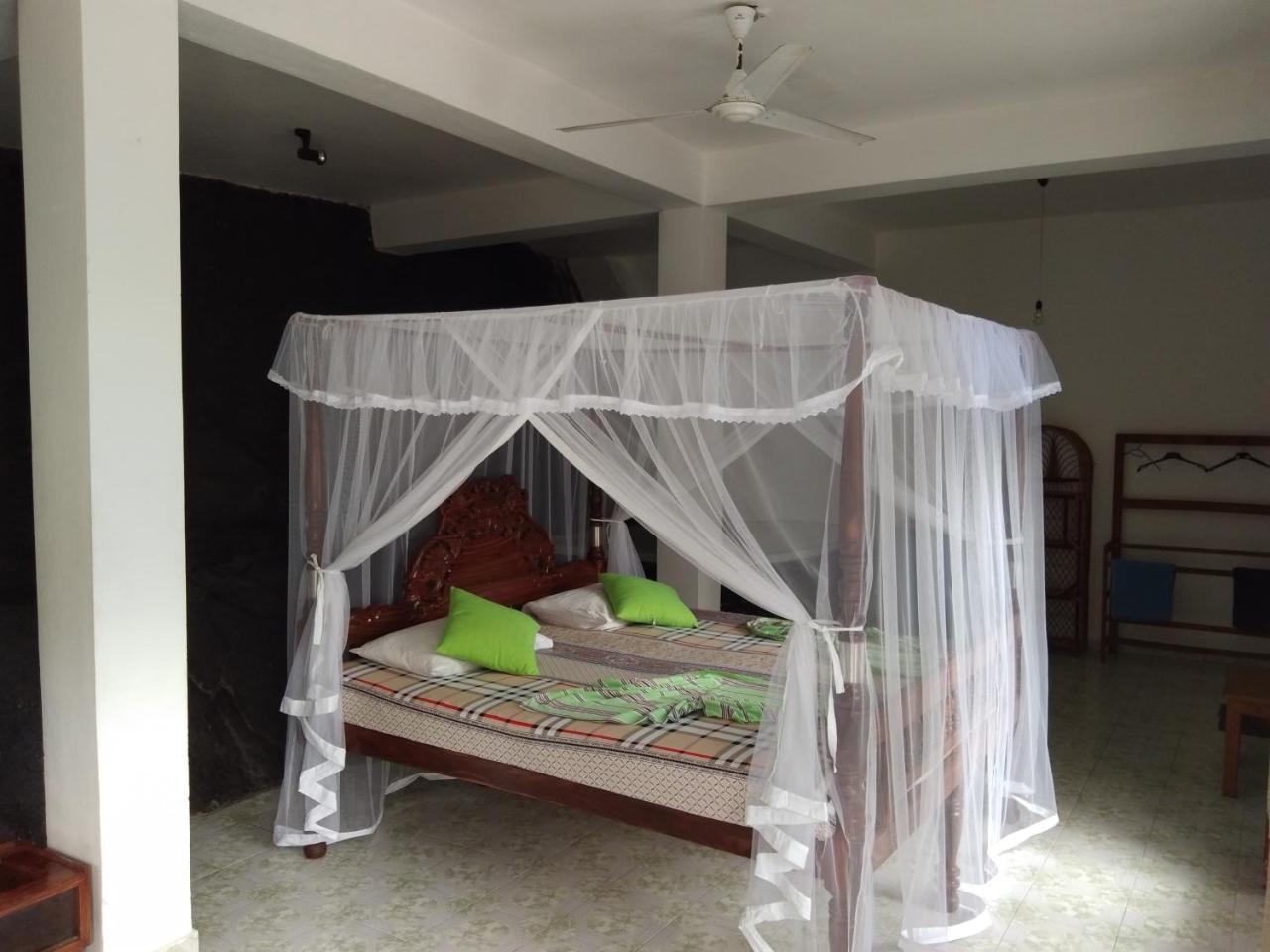 Hotel Rock House à Unawatuna Extérieur photo