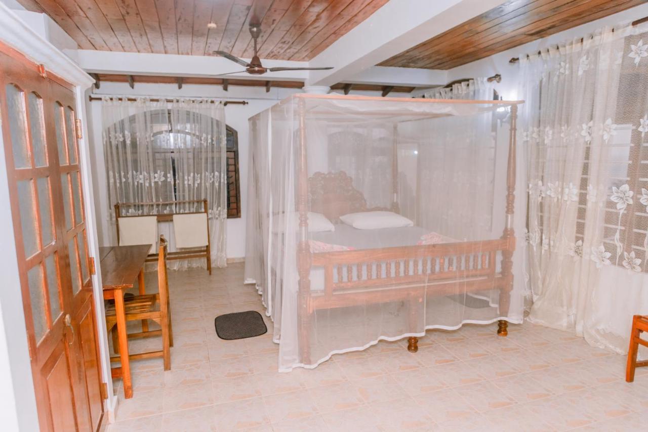 Hotel Rock House à Unawatuna Extérieur photo