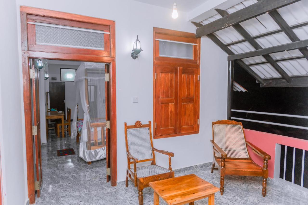 Hotel Rock House à Unawatuna Extérieur photo